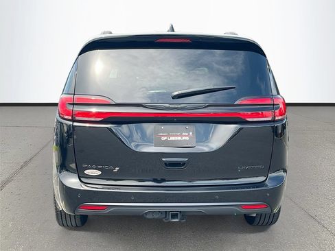Used 2025 Chrysler Pacifica Limited w/ Trailer Tow Group FWD image 6