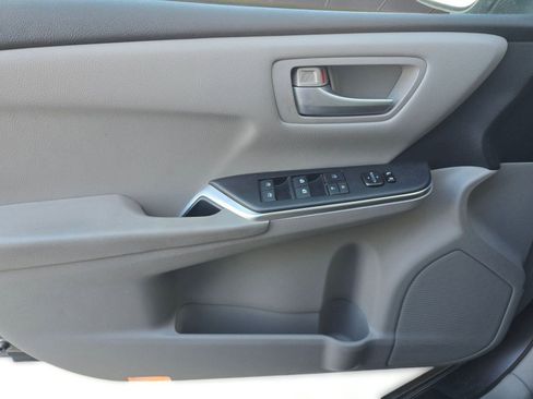 Used 2015 Toyota Camry LE image 9