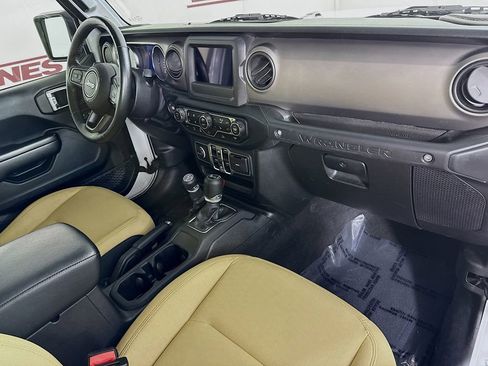 Used 2021 Jeep Wrangler Unlimited Sport AWD/4WD image 31