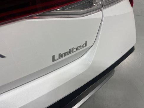 New 2025 Hyundai Elantra Limited image 28