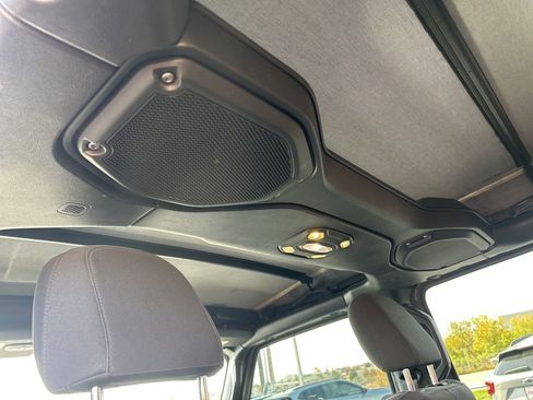 Used 2018 Jeep Wrangler Unlimited Sahara image 40