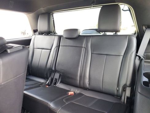 Used 2021 Ford Expedition XLT image 8