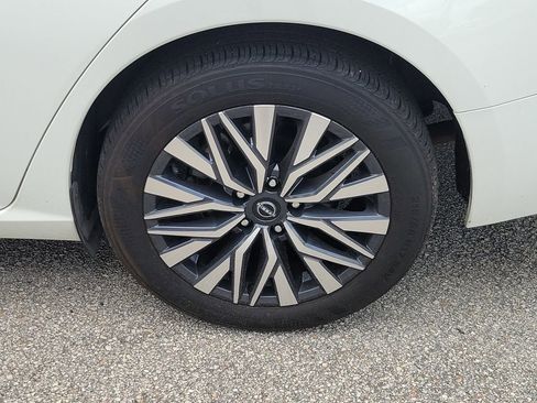 Used 2025 Nissan Altima 2.5 SV FWD image 5