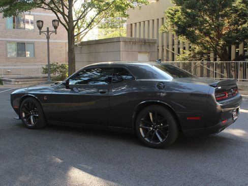 Used 2019 Dodge Challenger R/T Scat Pack RWD image 9