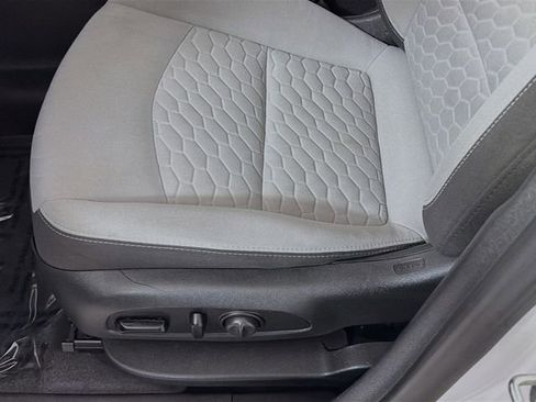 Used 2018 Chevrolet Equinox LT FWD image 19