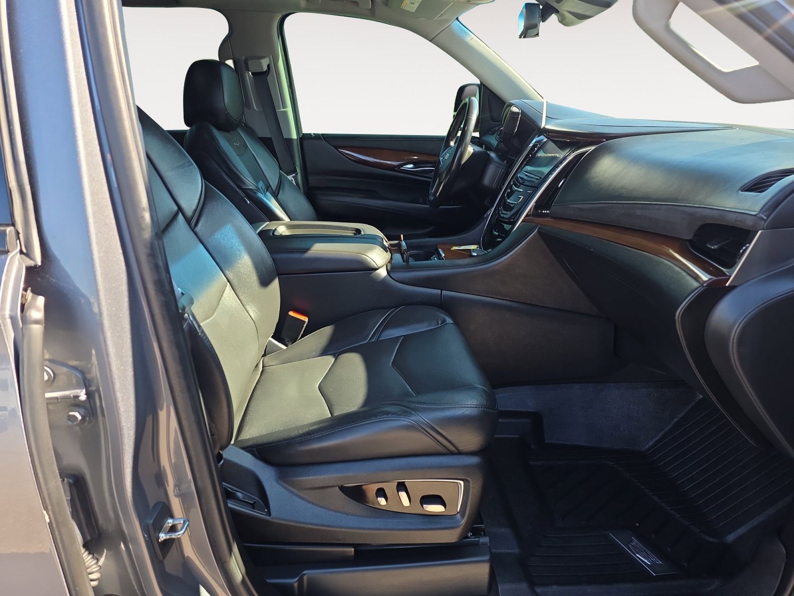 Used 2019 Cadillac Escalade Luxury AWD/4WD image 10