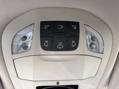 Used 2024 Chrysler Pacifica Touring-L FWD image 35