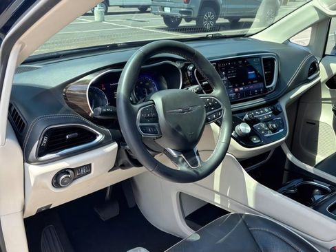 Used 2022 Chrysler Pacifica Limited w/ Uconnect Theater Family Group AWD/4WD image 19