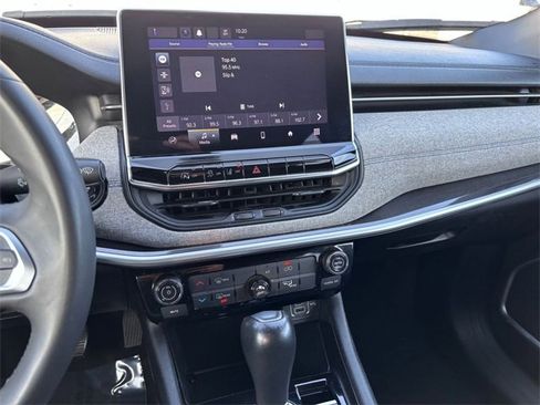 Certified 2024 Jeep Compass Latitude image 21