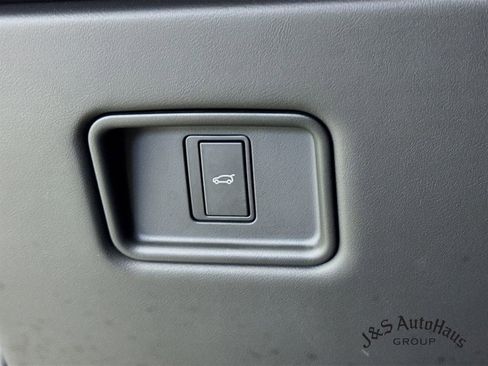 Used 2023 Land Rover Range Rover Sport SE AWD/4WD image 10