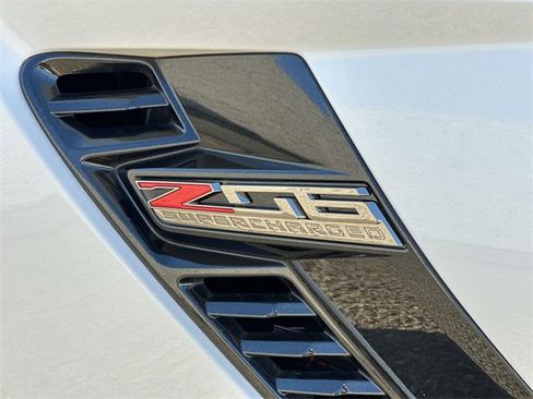 Used 2015 Chevrolet Corvette Z06 w/ 3LZ Preferred Equipment Group image 28
