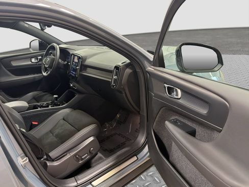 Used 2023 Volvo XC40 B5 Plus w/ Climate Package AWD/4WD image 10