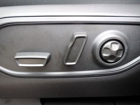 New 2025 Jeep Grand Cherokee Limited w/ Black Appearance Package image 17