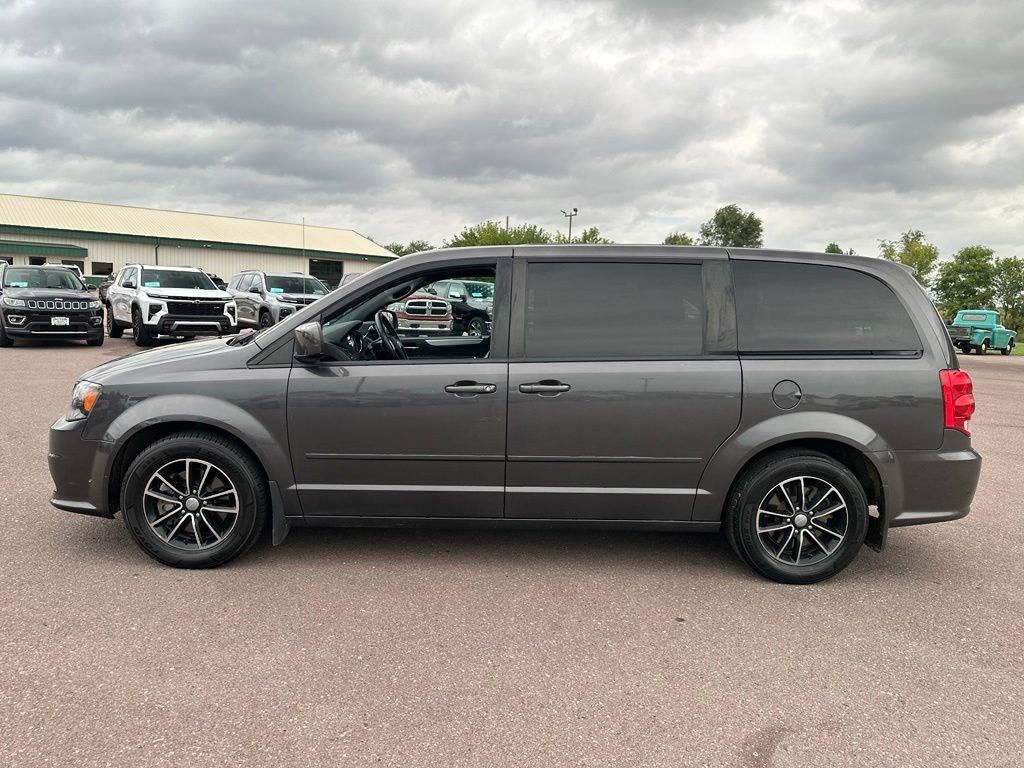 Used 2017 Dodge Grand Caravan GT FWD image 36