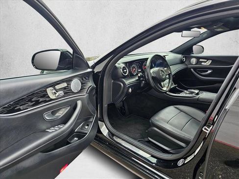 Used 2018 Mercedes-Benz E 400 4MATIC Wagon image 18