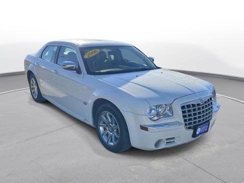 Used 2006 Chrysler 300 C w/ Protection Group II image 7