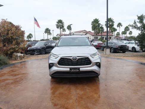 Used 2024 Toyota Highlander LE image 6
