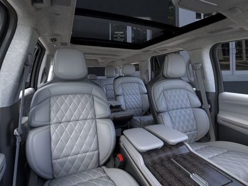 New 2026 Lincoln Navigator L Black Label AWD/4WD image 10