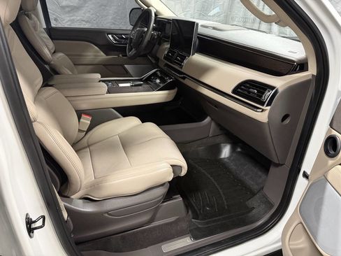 Used 2024 Lincoln Navigator L Reserve AWD/4WD image 11