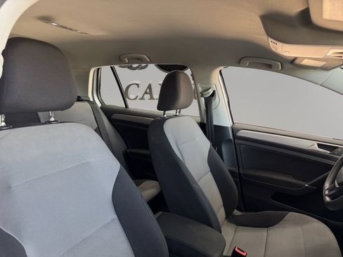 Used 2016 Volkswagen e-Golf SE FWD image 14