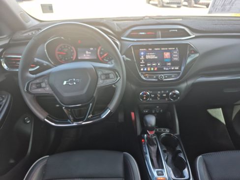 Used 2022 Chevrolet TrailBlazer RS w/ Sun and Liftgate Package FWD image 18