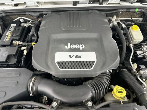 Used 2015 Jeep Wrangler Unlimited Sport w/ Quick Order Package 24S AWD/4WD image 32
