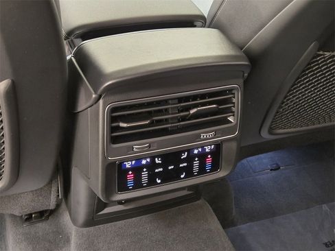 Used 2023 Audi Q8 Prestige image 20