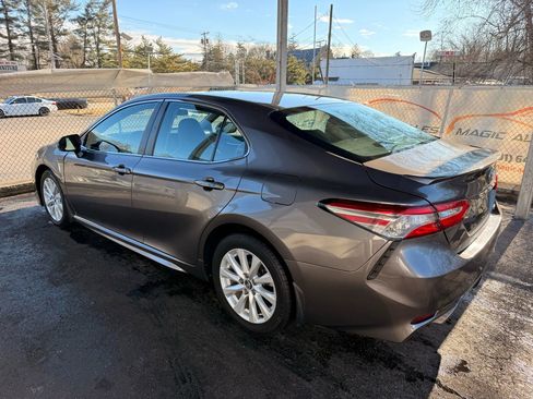 Used 2020 Toyota Camry SE image 13