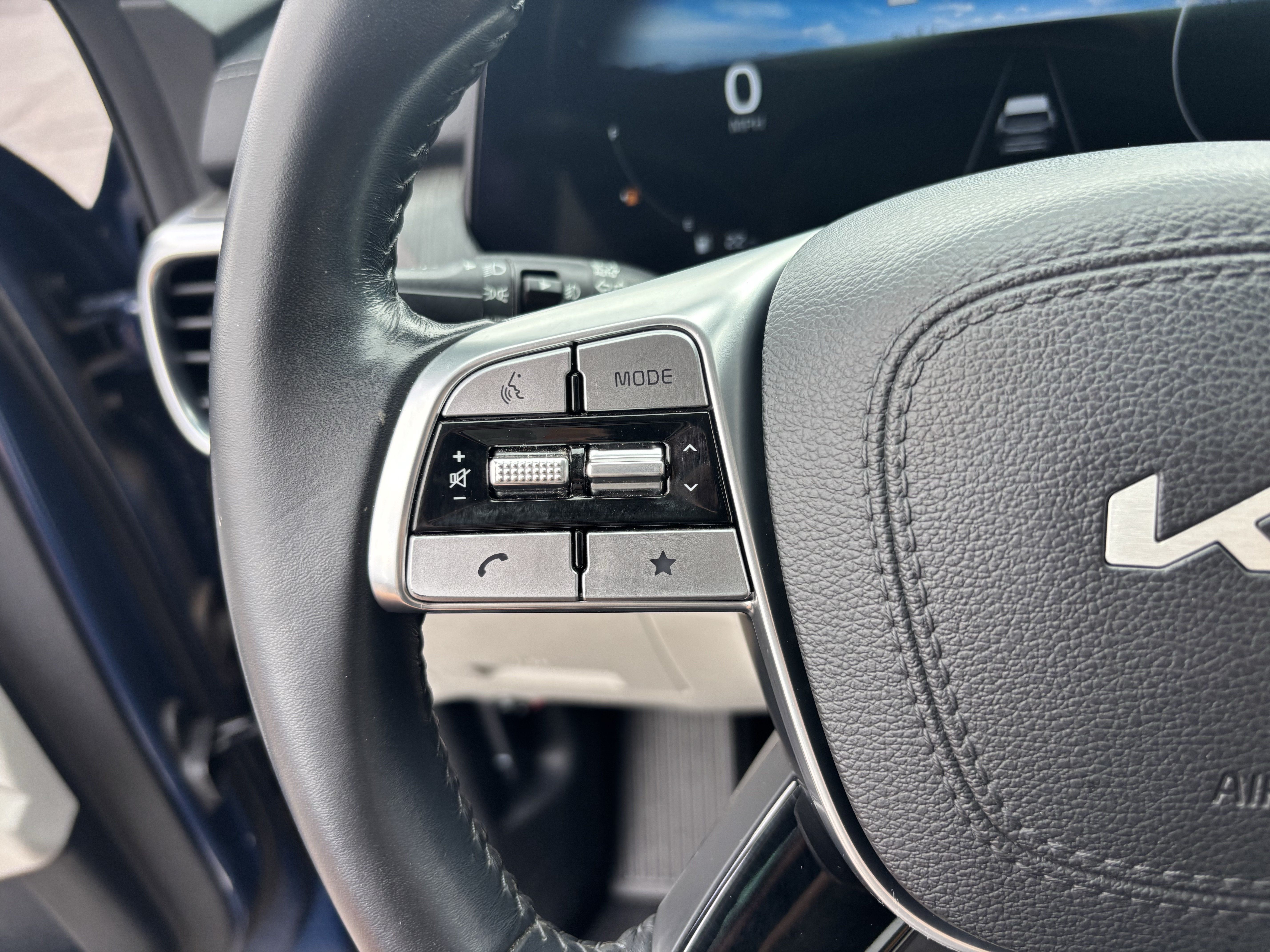 Certified 2024 Kia Telluride SX w/ Towing Package FWD image 26