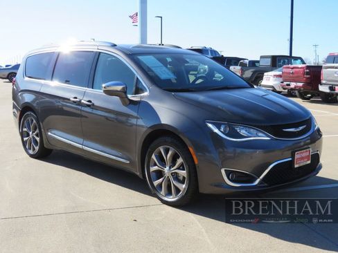 Used 2019 Chrysler Pacifica Limited w/ Tire & Wheel Group image 8