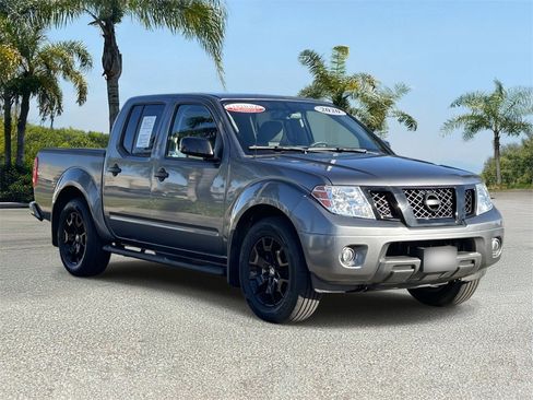 Certified 2020 Nissan Frontier SV w/ Midnight Edition Floor Mats image 5