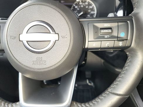 Used 2025 Nissan Pathfinder SV FWD image 25