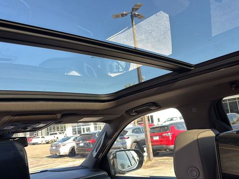 Used 2021 GMC Yukon SLT w/ SLT Luxury Plus Package image 18