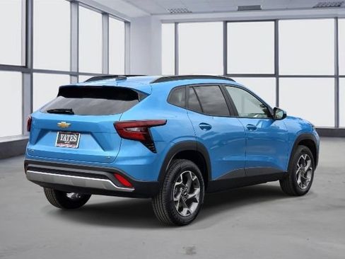 Used 2025 Chevrolet Trax LT FWD image 7