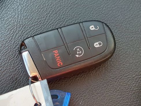 Used 2018 Jeep Compass Latitude w/ Cold Weather Group AWD/4WD image 33