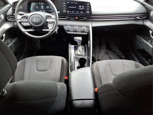 Used 2025 Hyundai Elantra SE FWD image 10