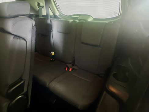 Used 2016 Toyota Highlander LE image 29