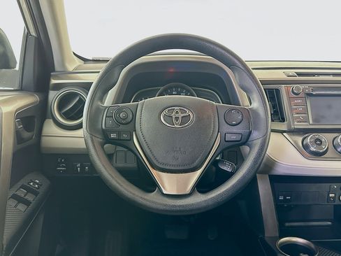 Used 2015 Toyota RAV4 LE FWD image 17