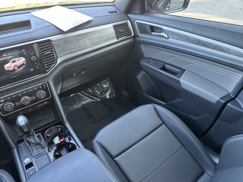 Used 2023 Volkswagen Atlas Cross Sport SE w/ Panoramic Sunroof Package FWD image 16