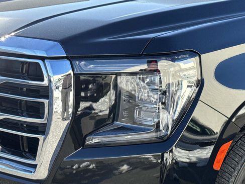 Used 2024 GMC Yukon SLT w/ SLT Luxury Package image 26