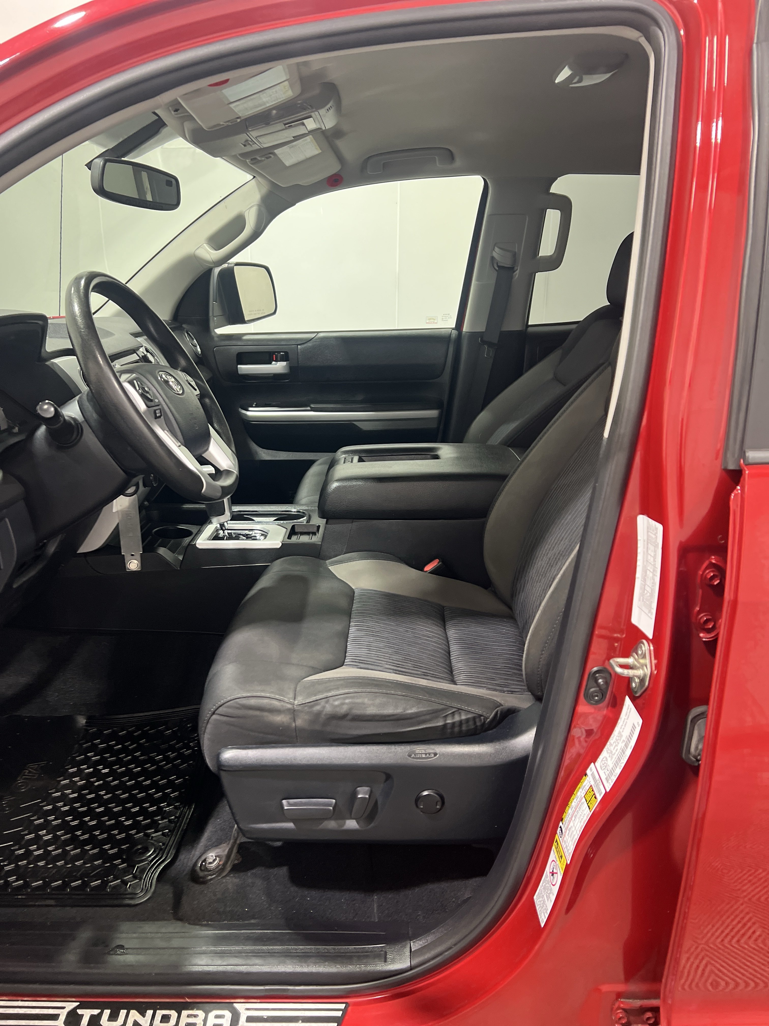 Used 2017 Toyota Tundra SR5 AWD/4WD image 11