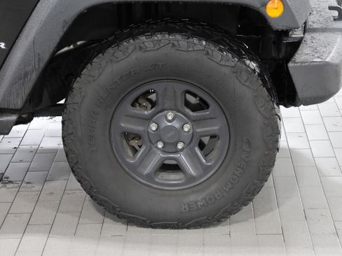 Used 2017 Jeep Wrangler Unlimited Sport w/ Connectivity Group image 11