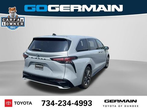Used 2023 Toyota Sienna XSE FWD image 7