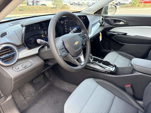 New 2026 Chevrolet Trax LT w/ Sunroof Package FWD image 21