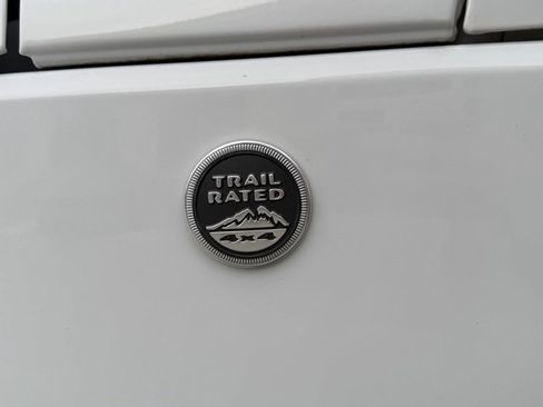 Used 2018 Jeep Wrangler Unlimited Rubicon w/ Connectivity Group image 10