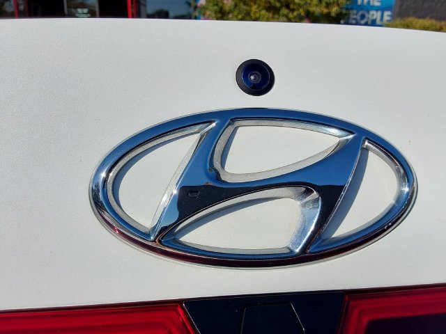 Used 2023 Hyundai Elantra SEL FWD image 7