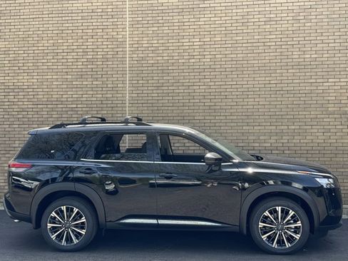New 2026 Nissan Pathfinder Platinum AWD/4WD image 5