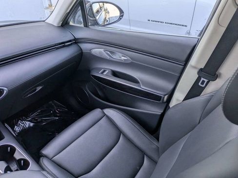 Used 2025 Genesis GV70 2.5T AWD/4WD image 18
