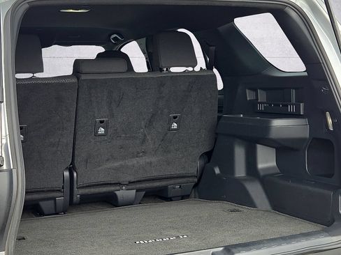 Used 2025 Toyota 4Runner SR5 AWD/4WD image 9