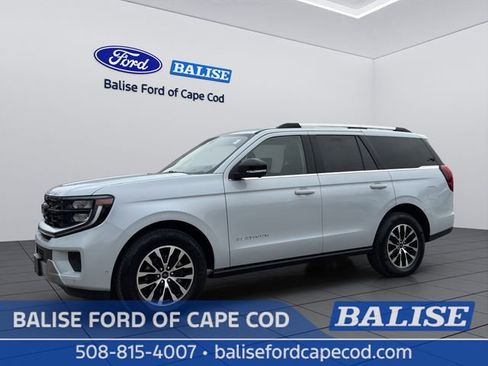 Used 2025 Ford Expedition Platinum image 2